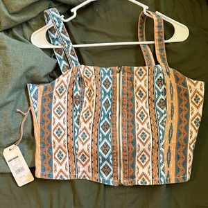 Women’s Large Cropped Aztec zip front Top - Large